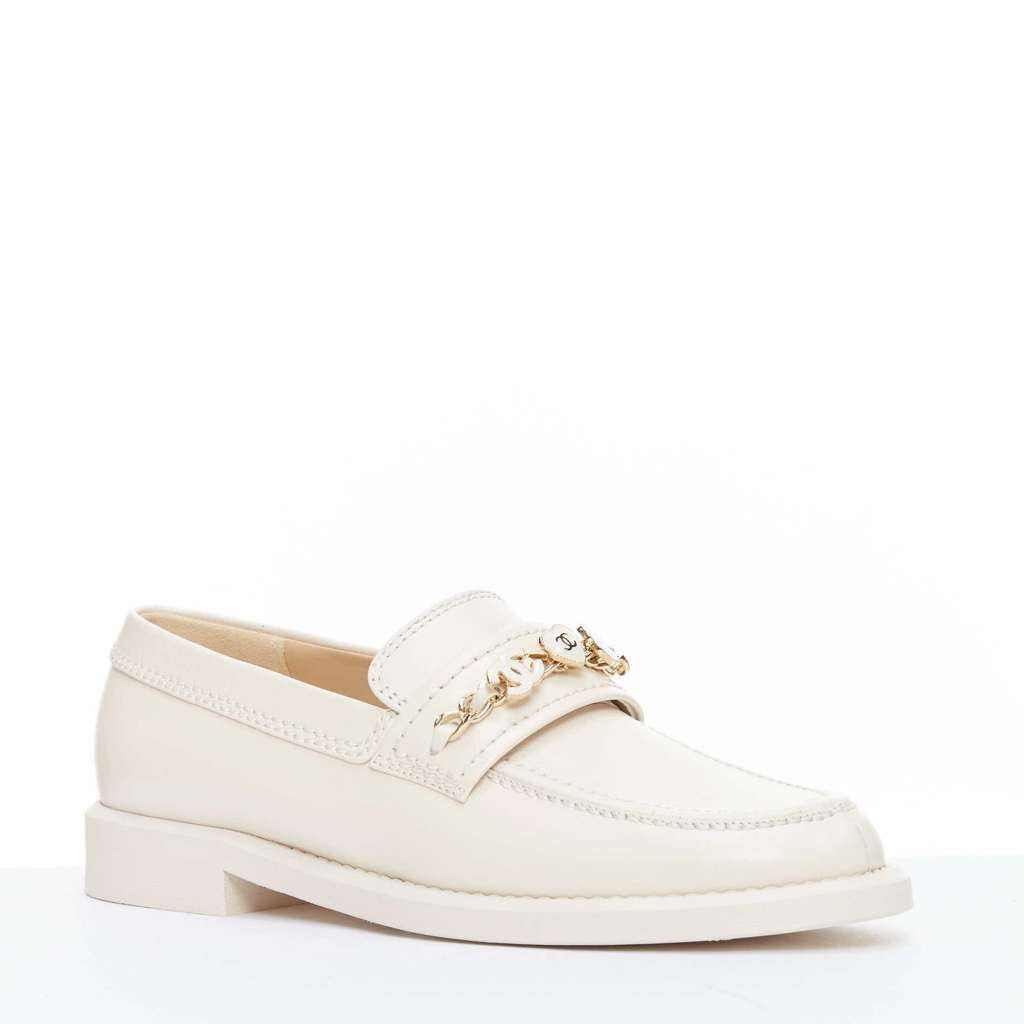 Chanel Heart Charm Loafers Beige Leather Never worn, with tag - Inside View