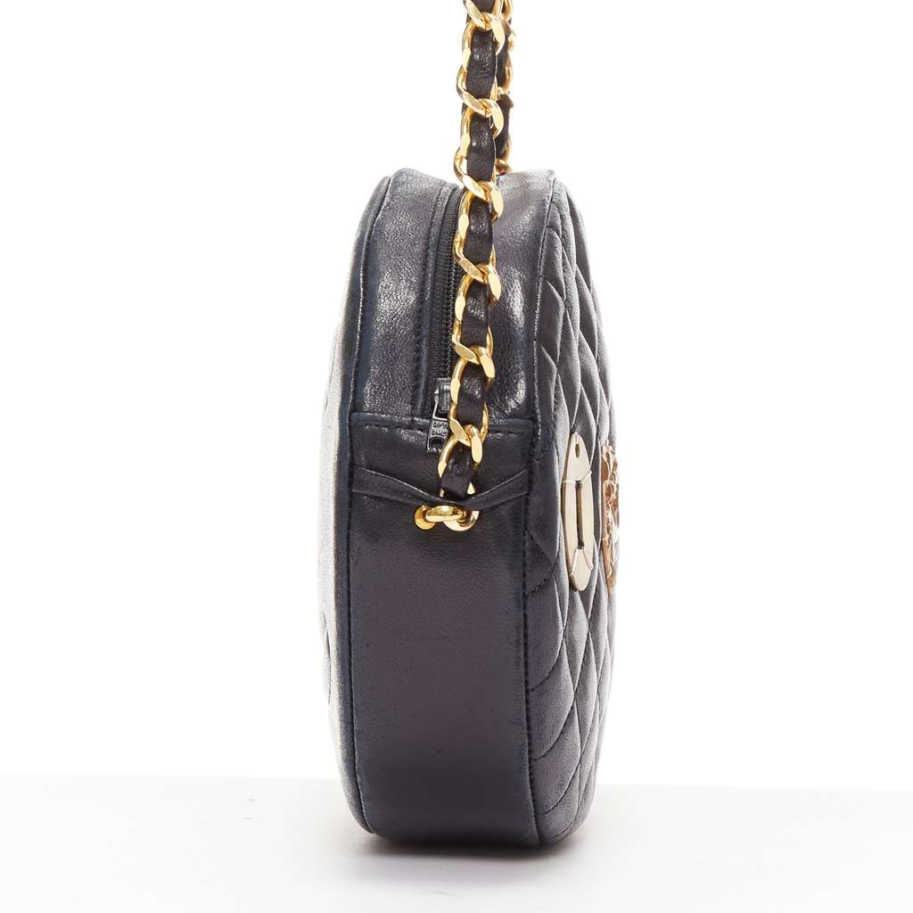 Unsigned Loop Envelope Bag Black Leather Fair - Model View