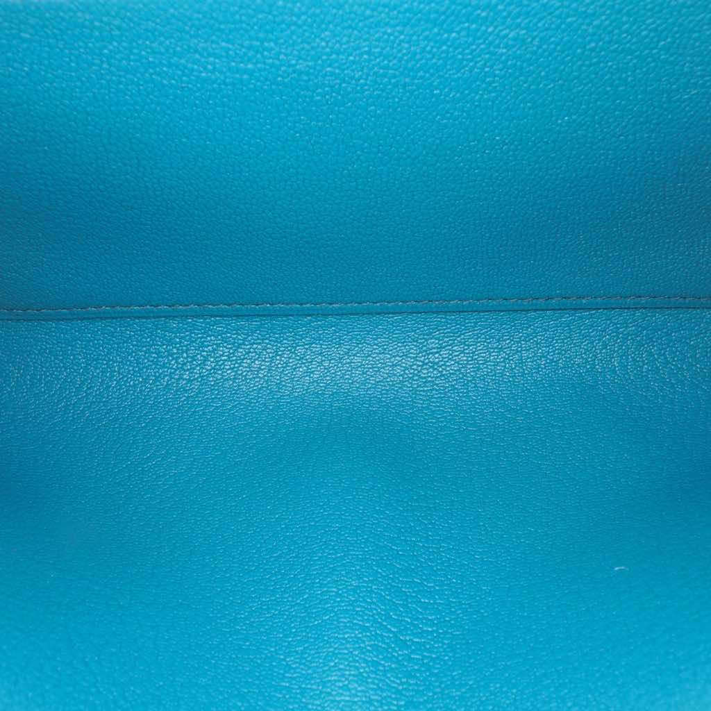 Hermès Tadelakt Medor Clutch 23 Blue Leather Good condition - Model View