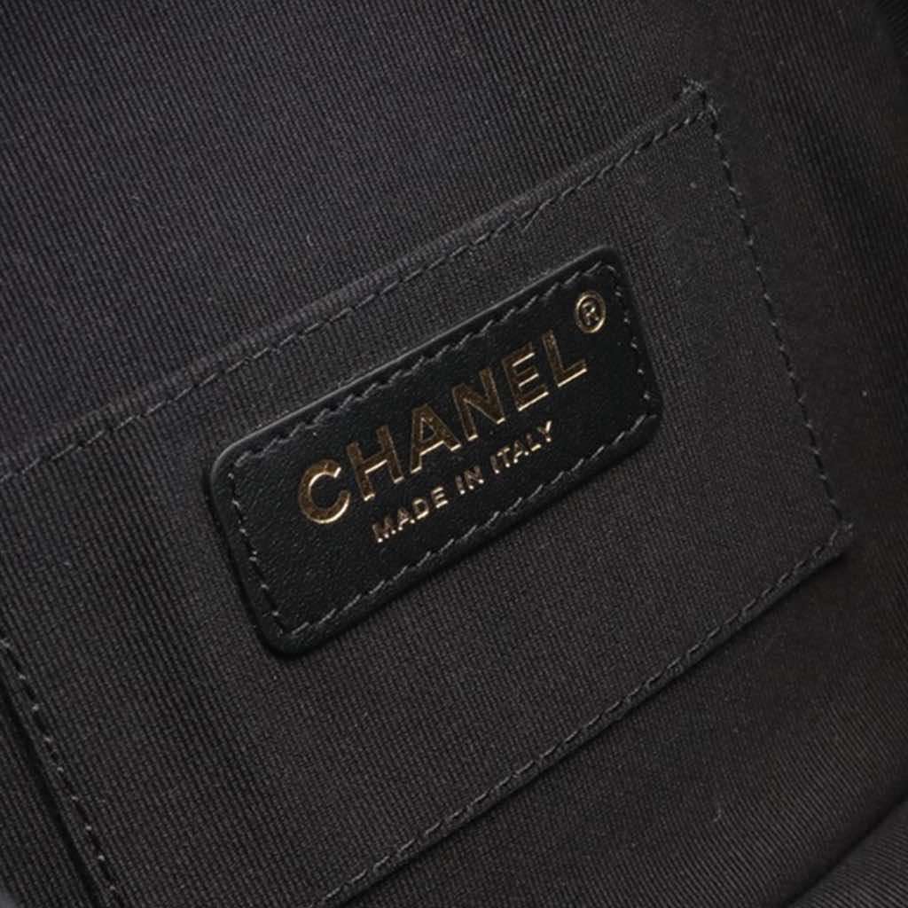 Chanel Quilted Lambskin Oval Logo Chain Top Handle Round Clutch on Chain Black Leather Very good condition - Model View