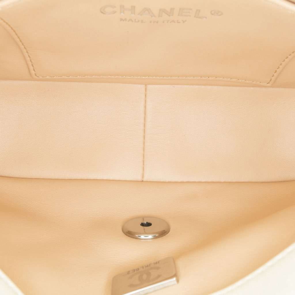 Chanel Mini Quilted Lambskin Chain Rows Flap White Leather Very good - Model View
