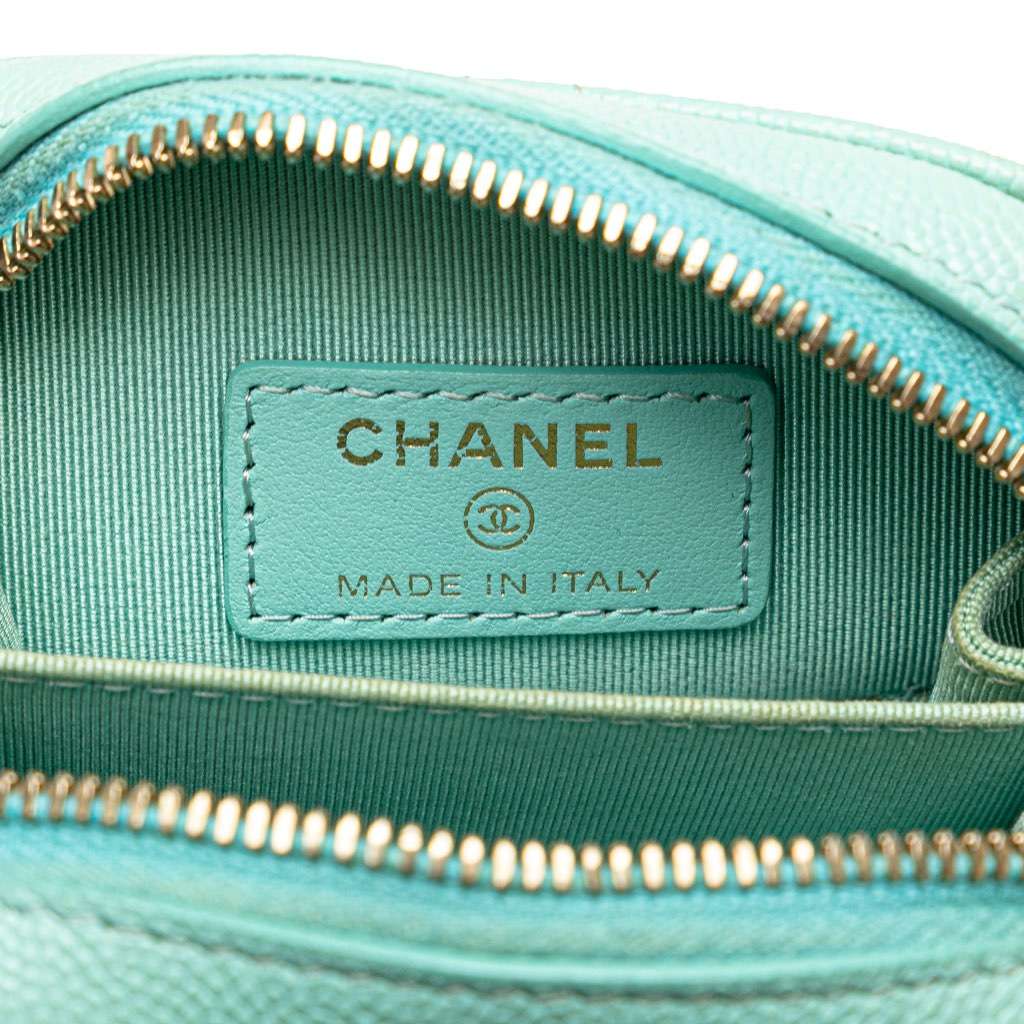 Chanel CC Quilted Caviar Zip Phone Case Blue Leather Very good - Box View