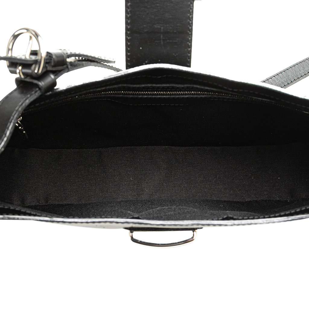 Louis Vuitton Epi Musette Bagatelle Black Leather Fair - Model View