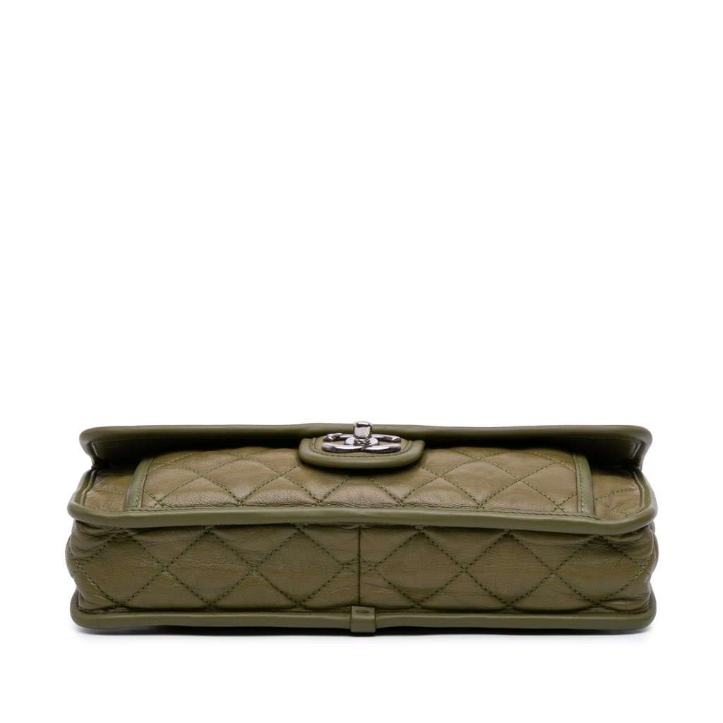 Chanel Medium Quilted Calfskin Casual Riviera Flap Green Leather Good condition - Inside View