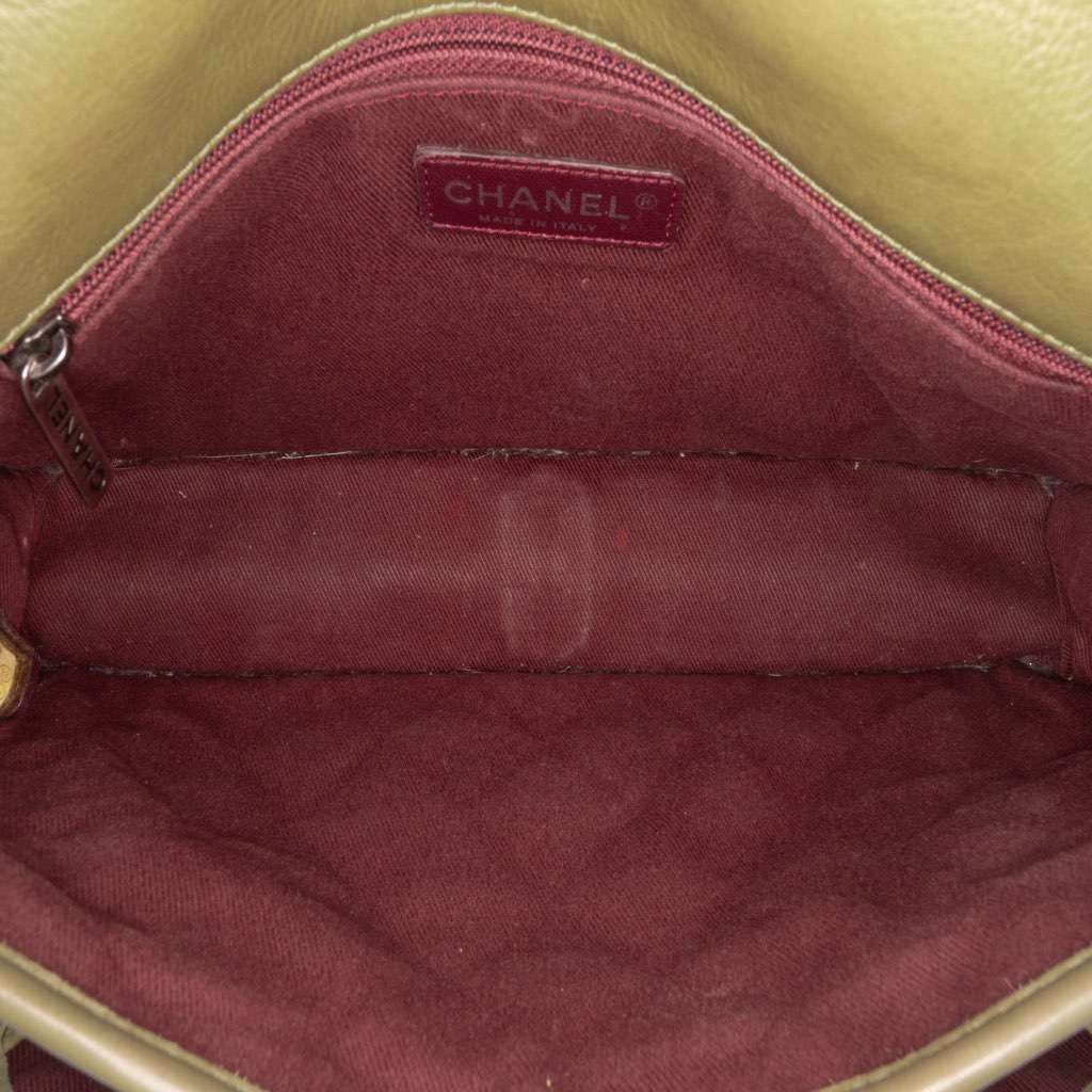 Chanel Medium Quilted Calfskin Casual Riviera Flap Green Leather Good condition - Box View