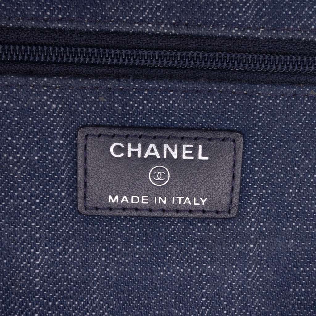 Chanel Denim and Velvet Wallet On Chain Blue Denim Good condition - Box View