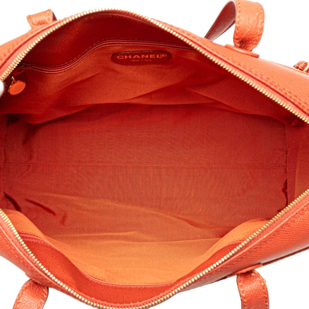 Chanel Grained Calfskin Tote Orange Leather Very good condition - Model View