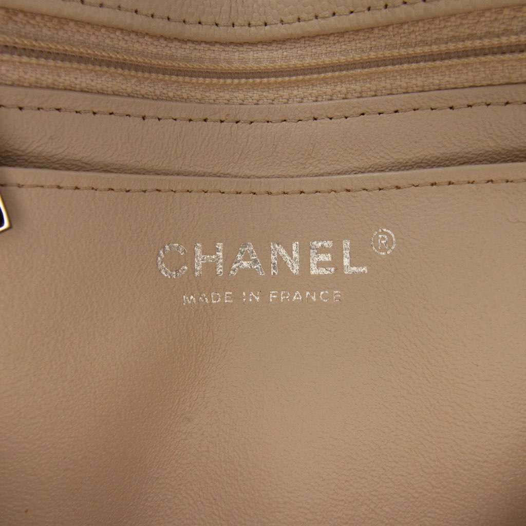 Chanel Mini Square Classic Caviar Single Flap White Leather Good condition - Box View