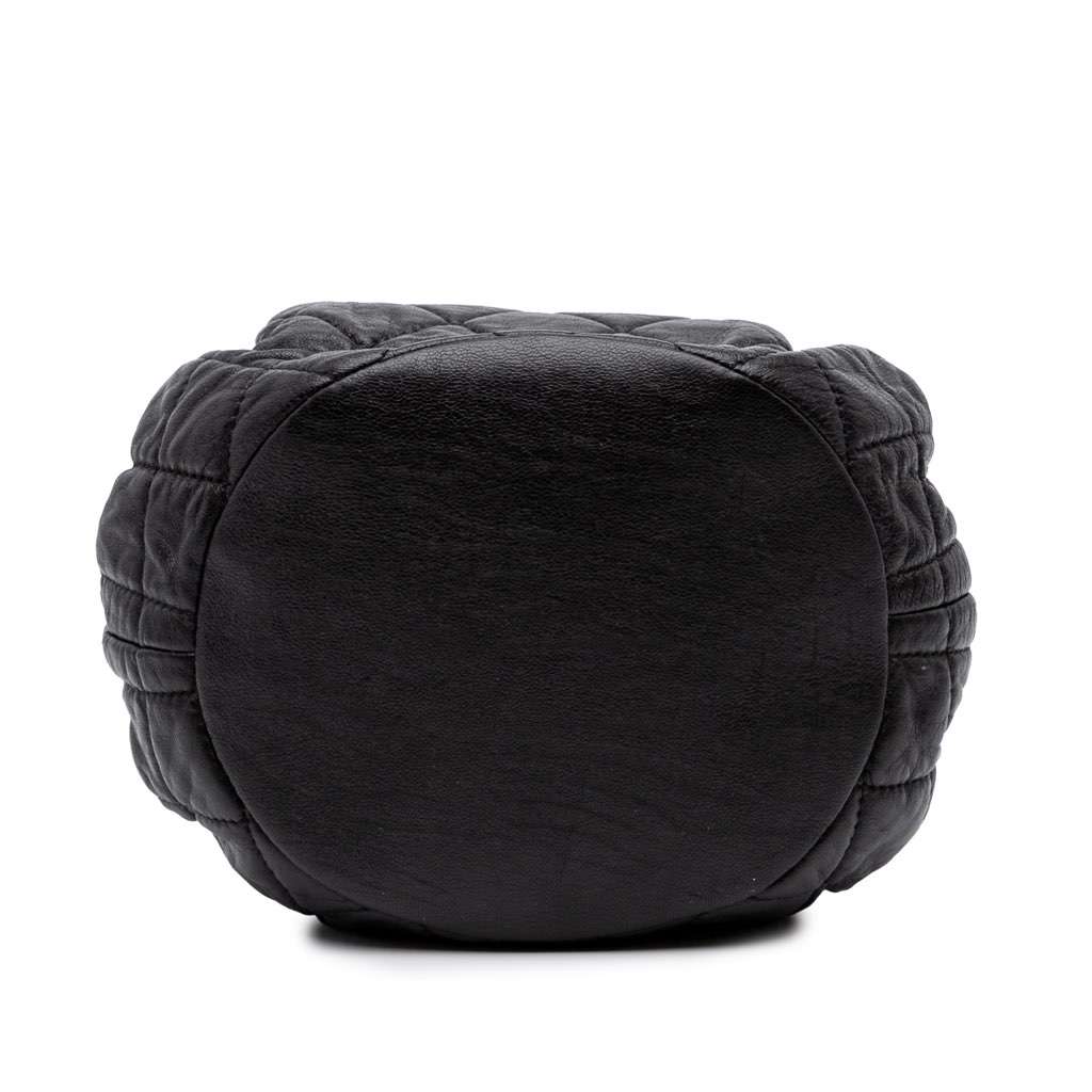 Chanel CC Quilted Lambskin Chain Drawstring Bucket Bag Black Leather Good condition - Inside View