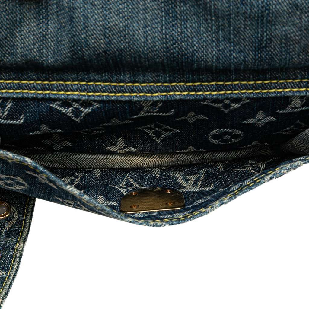 Louis Vuitton Monogram Denim Bum Bag Blue Denim Very good condition - Box View