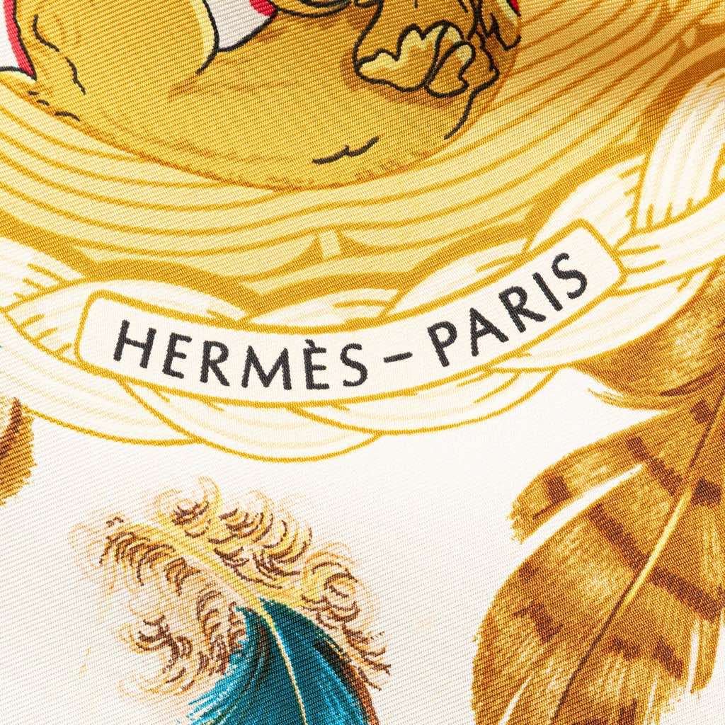 Hermès Couvee D'Hermes Silk Scarf White Silk Good condition - Back View