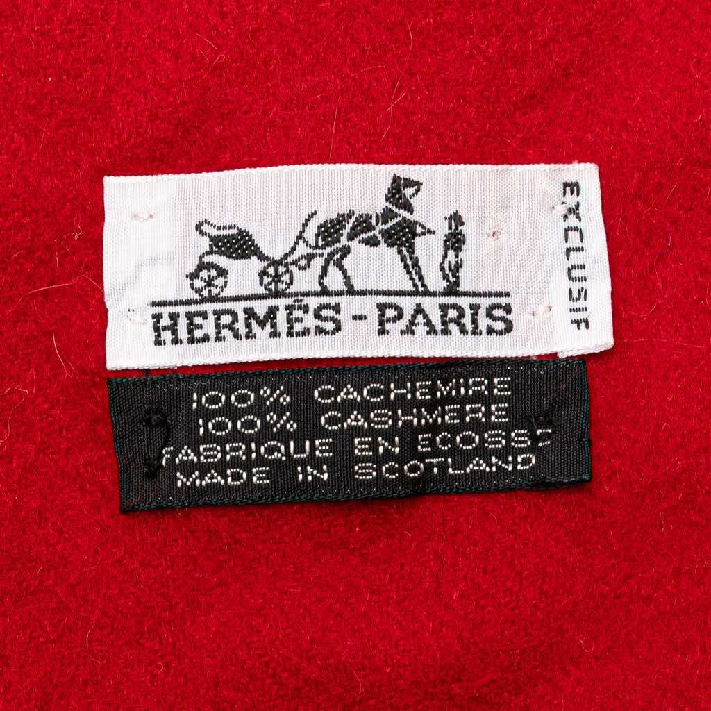 Hermès Cashmere Fringe Scarf Red Wool Very good condition - Model View