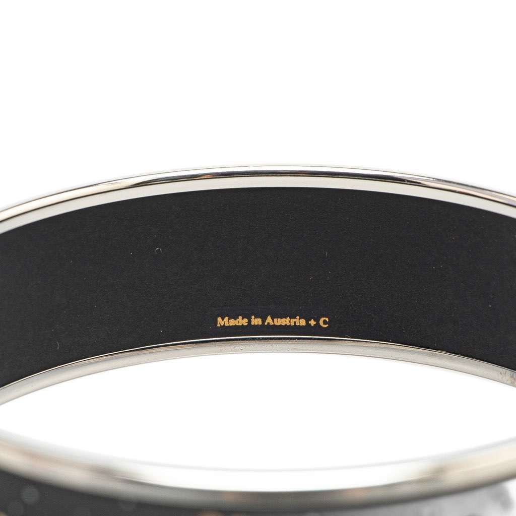 Hermès Wide Enamel Printed Horse Motif Bracelet Black Good condition - Box View