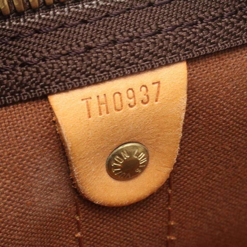 Louis Vuitton Monogram Keepall Bandouliere 50 Brown Canvas Good - Model View