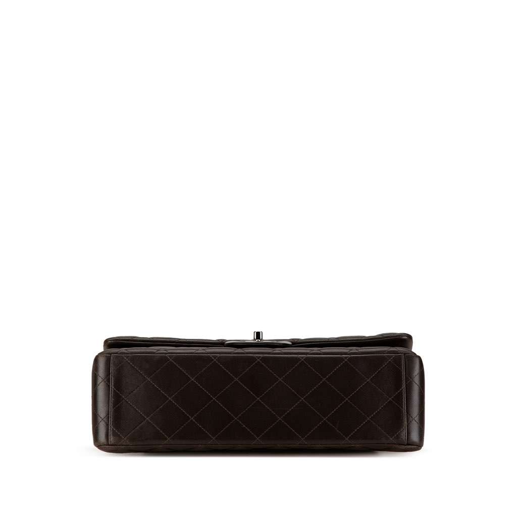 Chanel Maxi Classic Lambskin Double Flap Black Leather Very good condition - Model View
