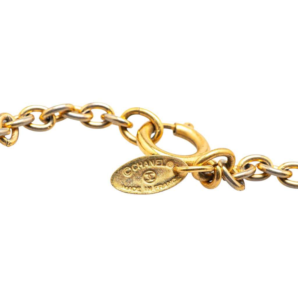 Chanel Gold Plated CC Quilted Pendant Necklace Gold Metal Good condition - Model View