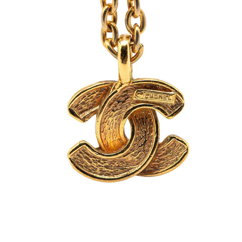 Chanel Gold Plated CC Quilted Pendant Necklace Gold Metal Good condition - Box View