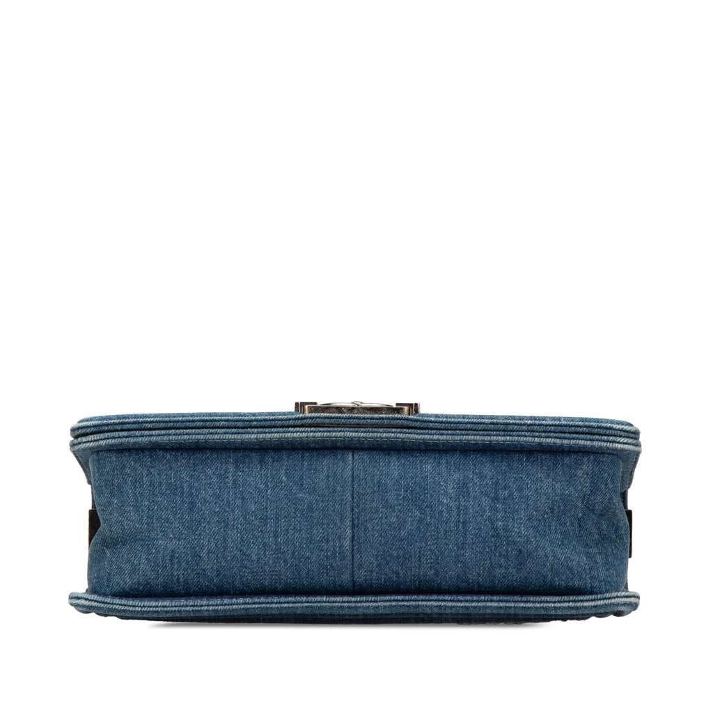 Chanel Medium Denim and Tweed Boy Bag Blue Denim Very good condition - Inside View