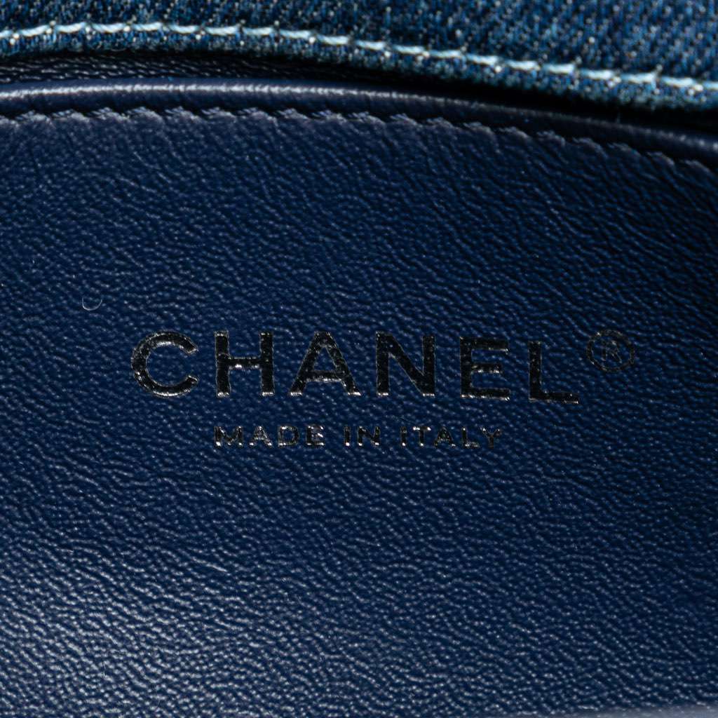 Chanel Medium Denim and Tweed Boy Bag Blue Denim Very good condition - Box View