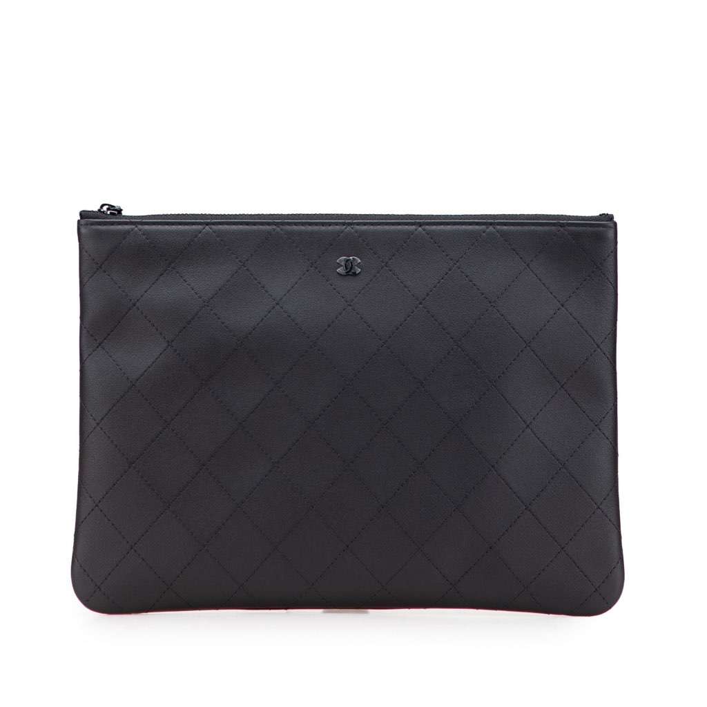 Chanel Medium Stitched Calfskin CC Cosmetic Case Black Leather Very good - Front View