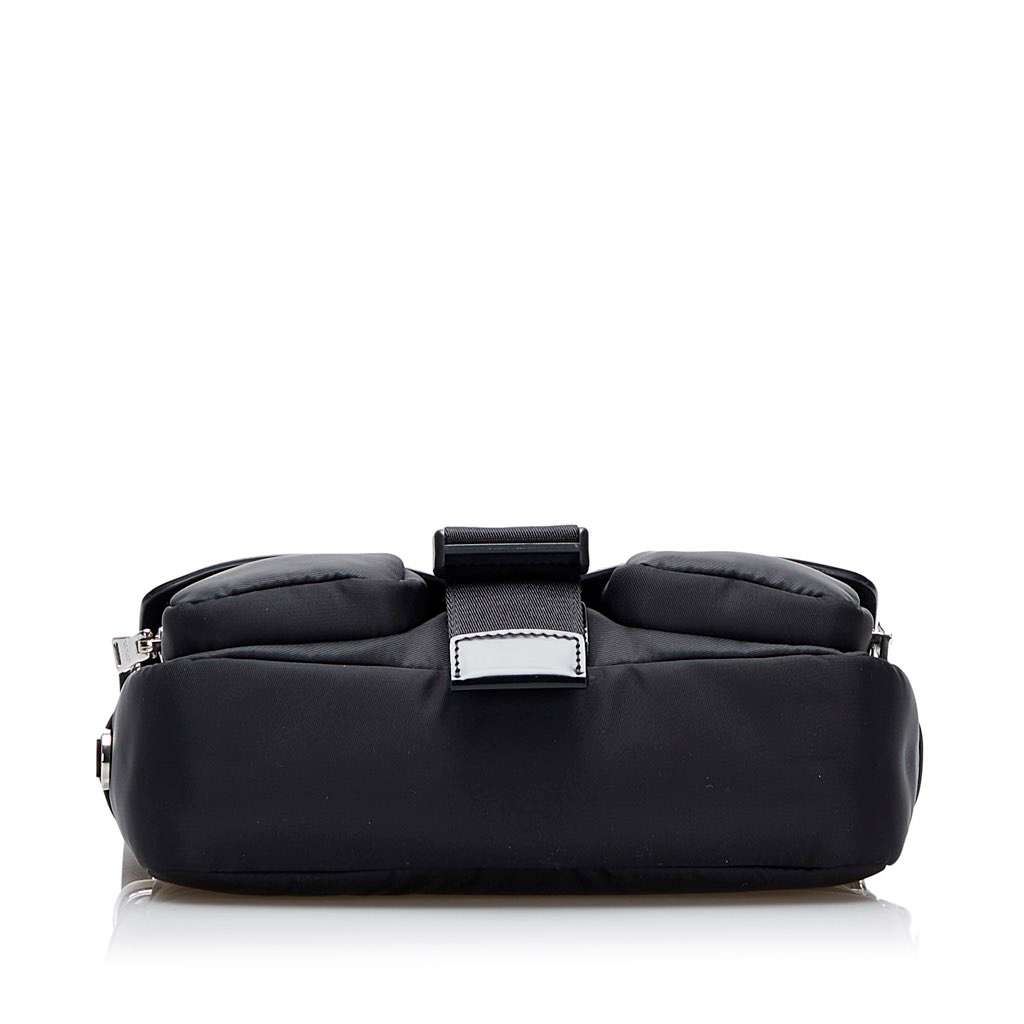 Prada Re-Nylon & Spazzolato Pocket Crossbody Black Very good condition - Model View