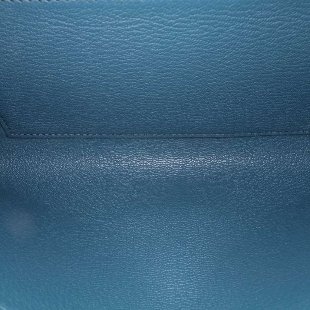 Hermès Tadelakt Medor Clutch 23 Blue Leather Good condition - Model View