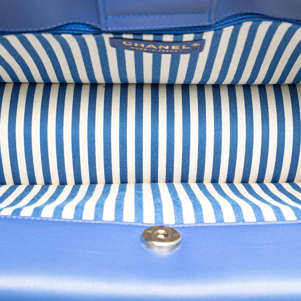 Chanel Chevron Calfskin Coco Envelope Shoulder Bag Blue Leather Very good condition - Model View