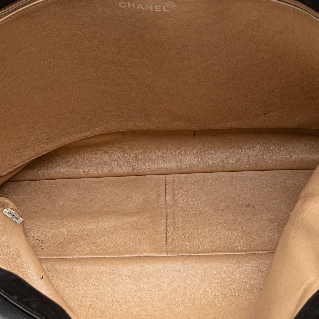 Chanel CC Lambskin Tote Black Leather Very good - Model View