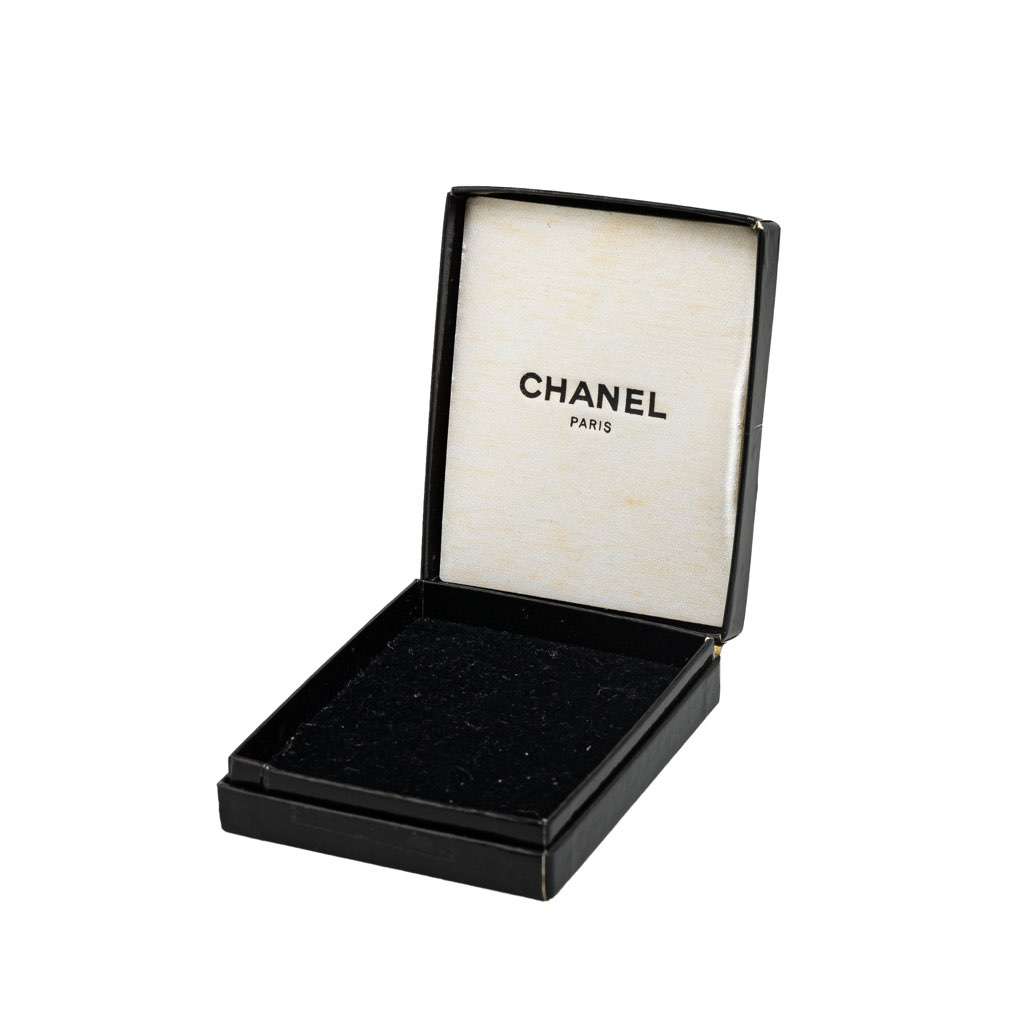 Chanel Gold Plated Enamel CC Brooch White Metal Good condition - Box View