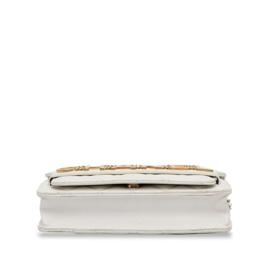 Chanel Enchained Wallet on Chain White Leather Very good - Box View