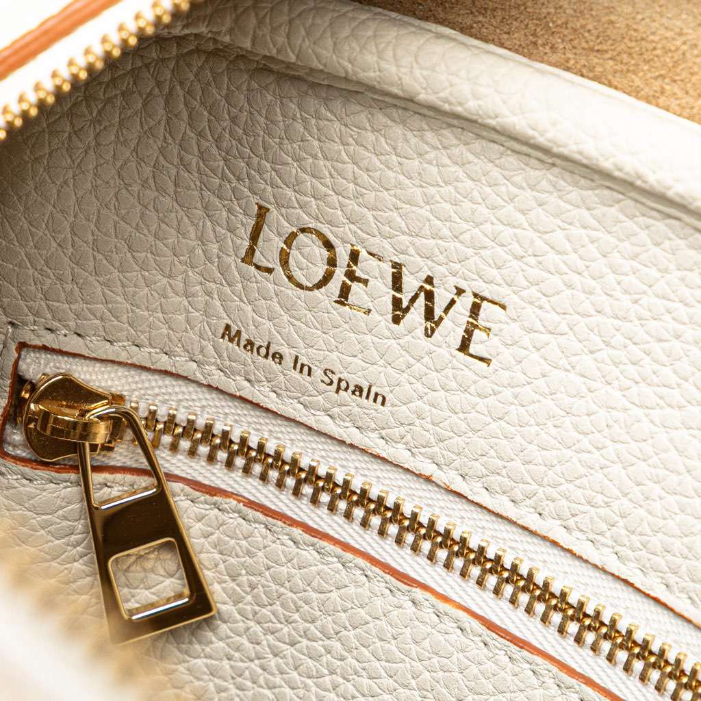 Loewe Leather Amazona Square 19 White Leather Very good - Box View