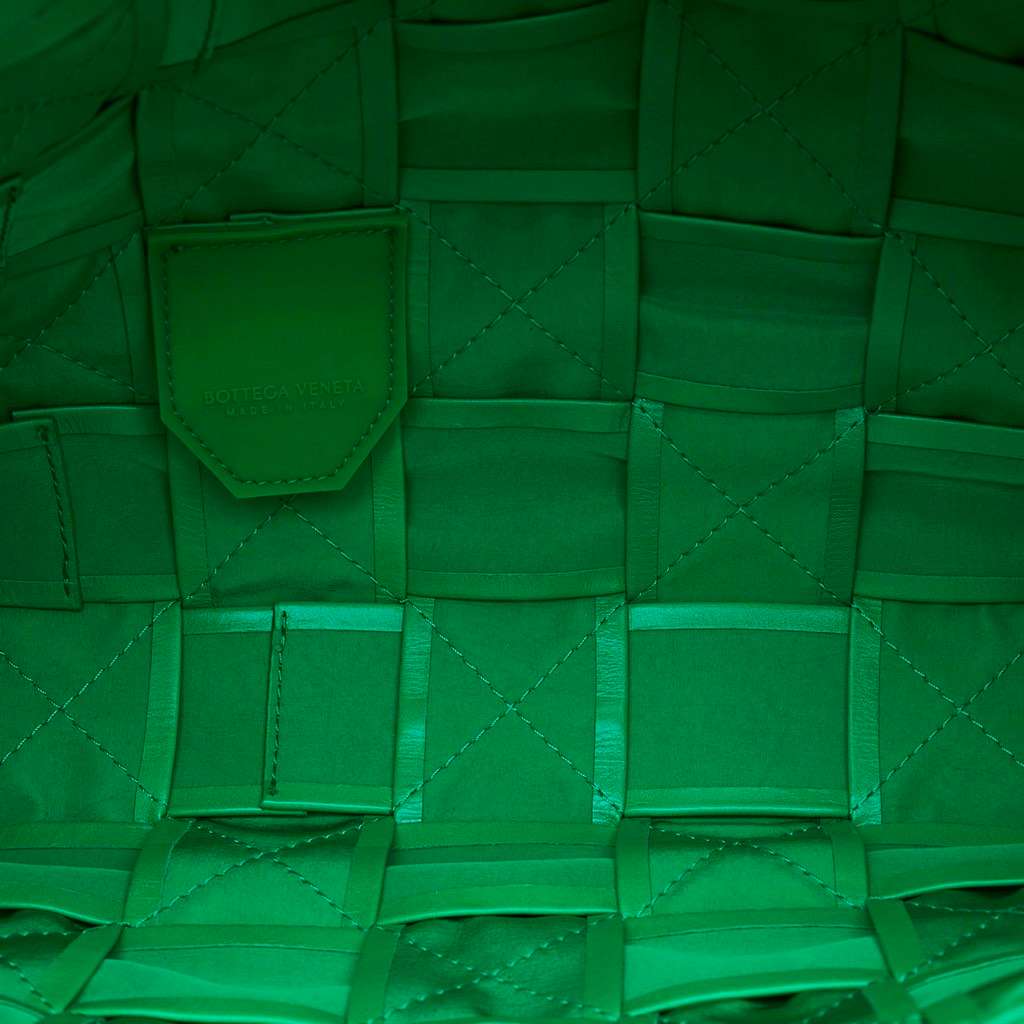 Bottega Veneta Maxi Nappa Intrecciato Cassette Crossbody Green Leather Very good condition - Box View