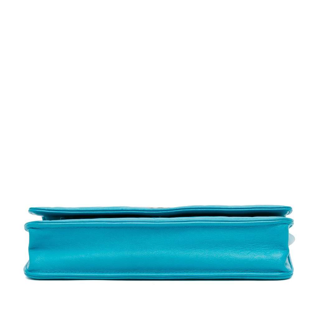 Chanel Lambskin Camellia Embossed Wallet On Chain Blue Leather Good condition - Model View