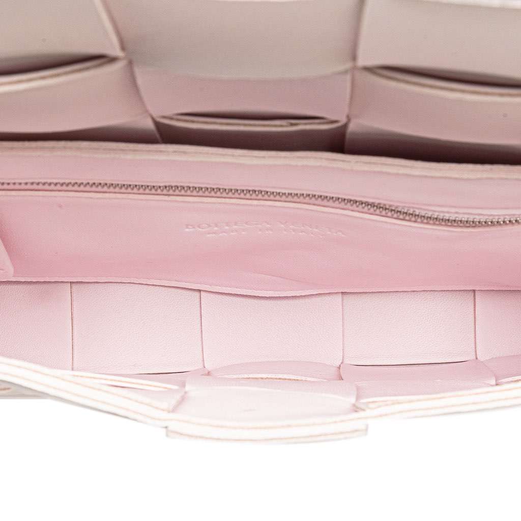 Bottega Veneta Nappa Intrecciato Cassette Crossbody Pink Leather Very good - Model View