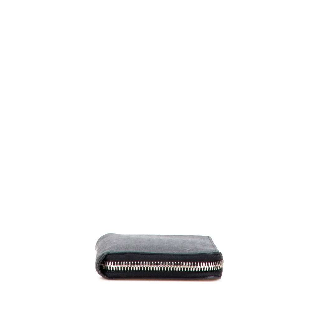 Louis Vuitton Taiga Zippy Vertical Long Wallet Black Leather Good - Inside View