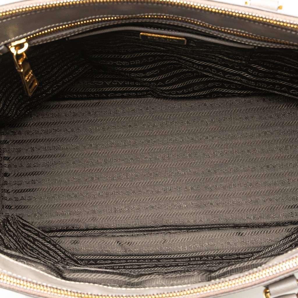 Prada Large Saffiano Lux Galleria Double Zip Satchel Brown Leather Good condition - Model View