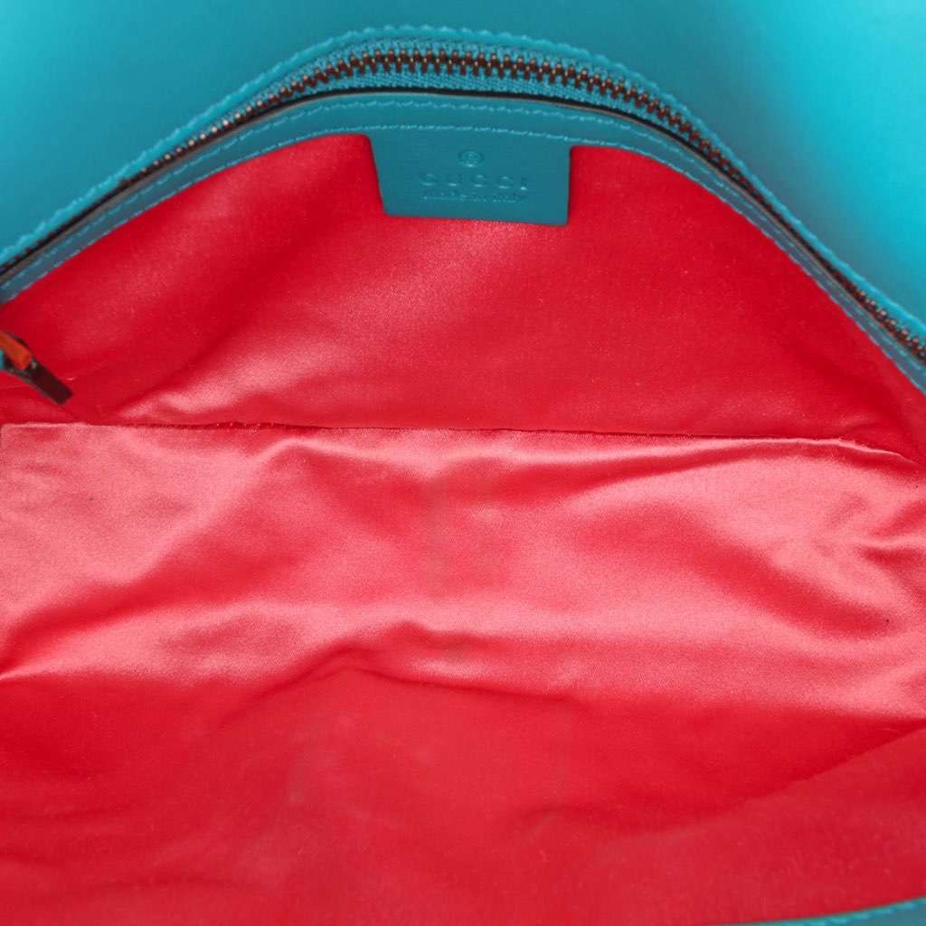 Gucci Small GG Marmont Matelasse Velvet Flap Crossbody Blue Velvet Good - Model View