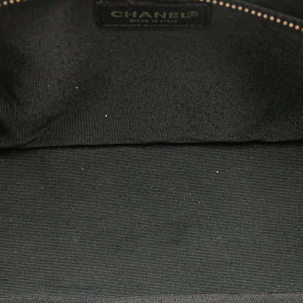 Chanel CC Chocolate Bar Lambskin Tote Black Leather Very good - Model View