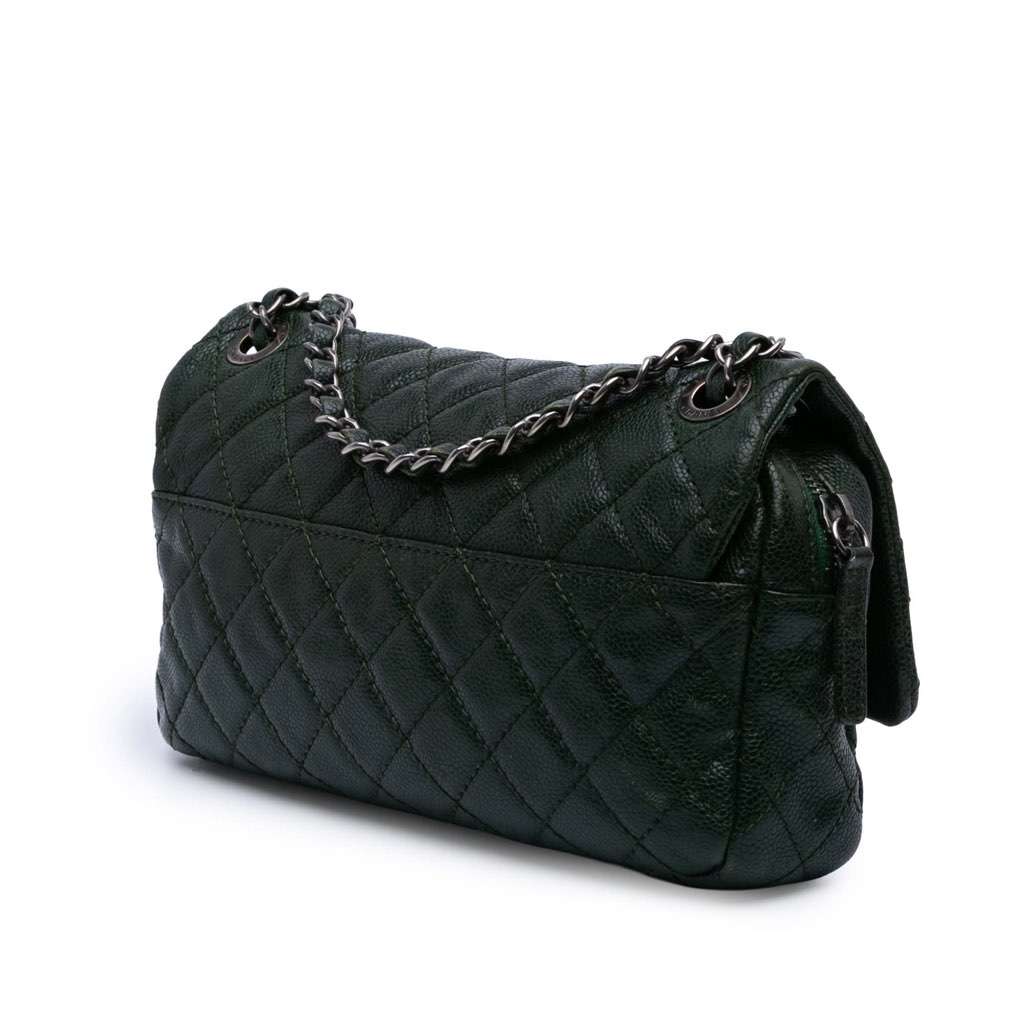 Chanel Medium Quilted Iridescent Caviar Easy Flap Green Leather Good condition - Back View