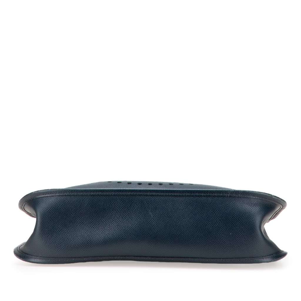 Hermès Courchevel Evelyne I GM Blue Leather Good condition - Inside View