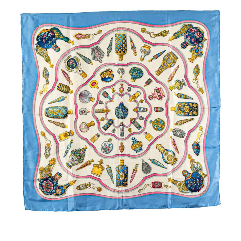 Hermès Qu Importe Le Flacon Silk Scarf White Silk Good condition - Front View
