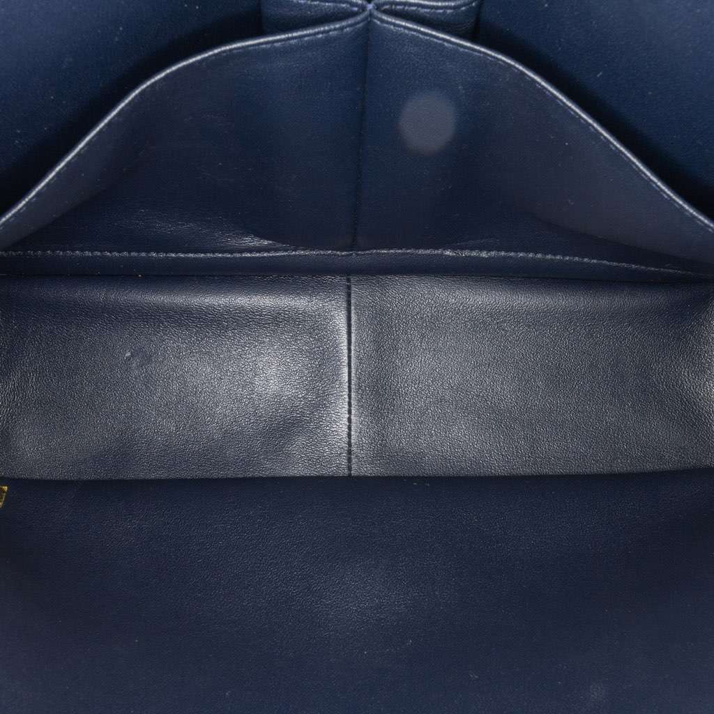 Chanel Jumbo Classic Patent Double Flap Blue Leather Good condition - Model View