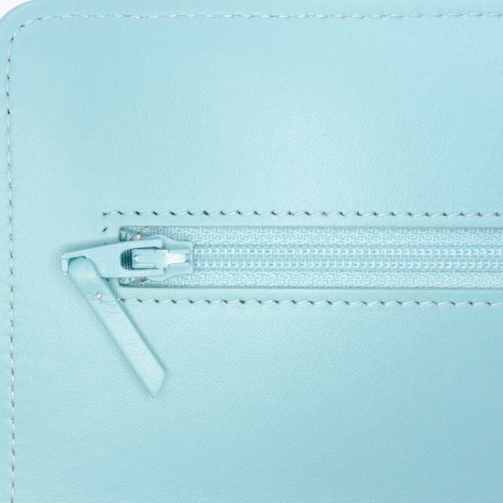 Chanel Denim 19 Wallet on Chain Blue Denim Very good - Box View