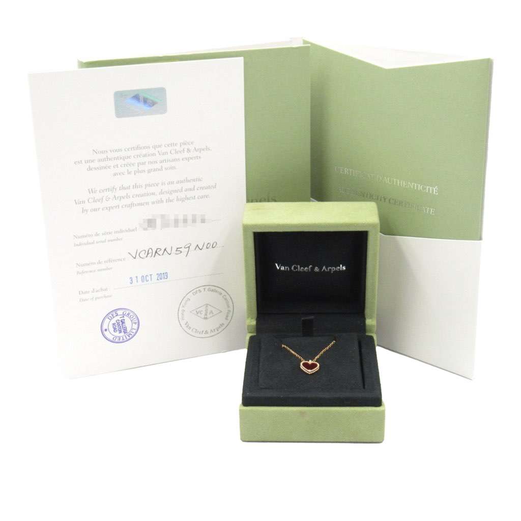 Van Cleef & Arpels 18K Rose Gold and Carnelian Sweet Alhambra Heart Pendant Necklace Pink Rose Gold Good condition - Box View