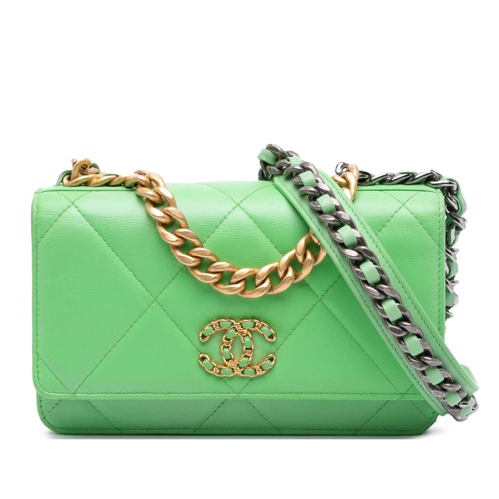 Chanel Quilted Lambskin 19 Wallet on Chain Green Leather Very good - Front View