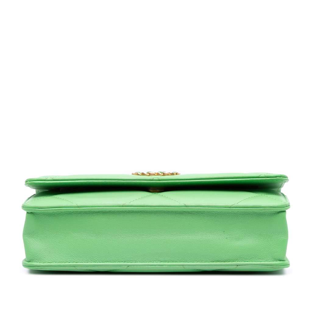 Chanel Quilted Lambskin 19 Wallet on Chain Green Leather Very good - Inside View