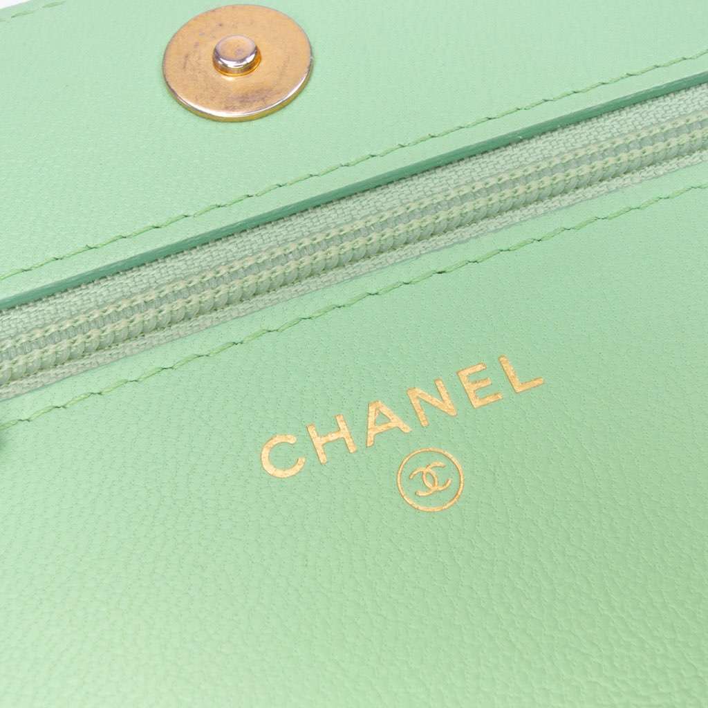 Chanel Quilted Lambskin 19 Wallet on Chain Green Leather Very good - Box View