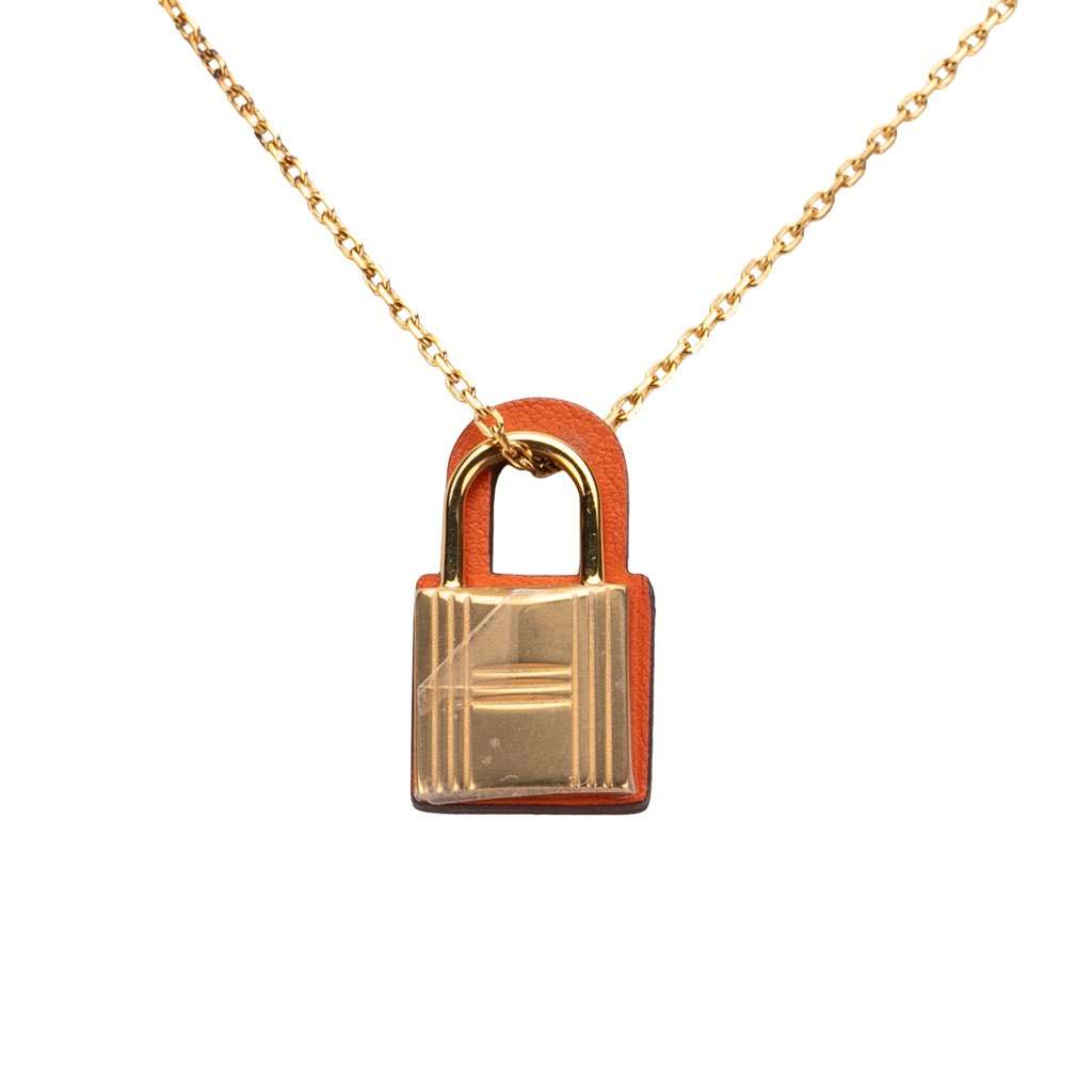 Hermès Gold Plated and Swift O Kelly Pendant Necklace Gold Metal Good condition - Front View