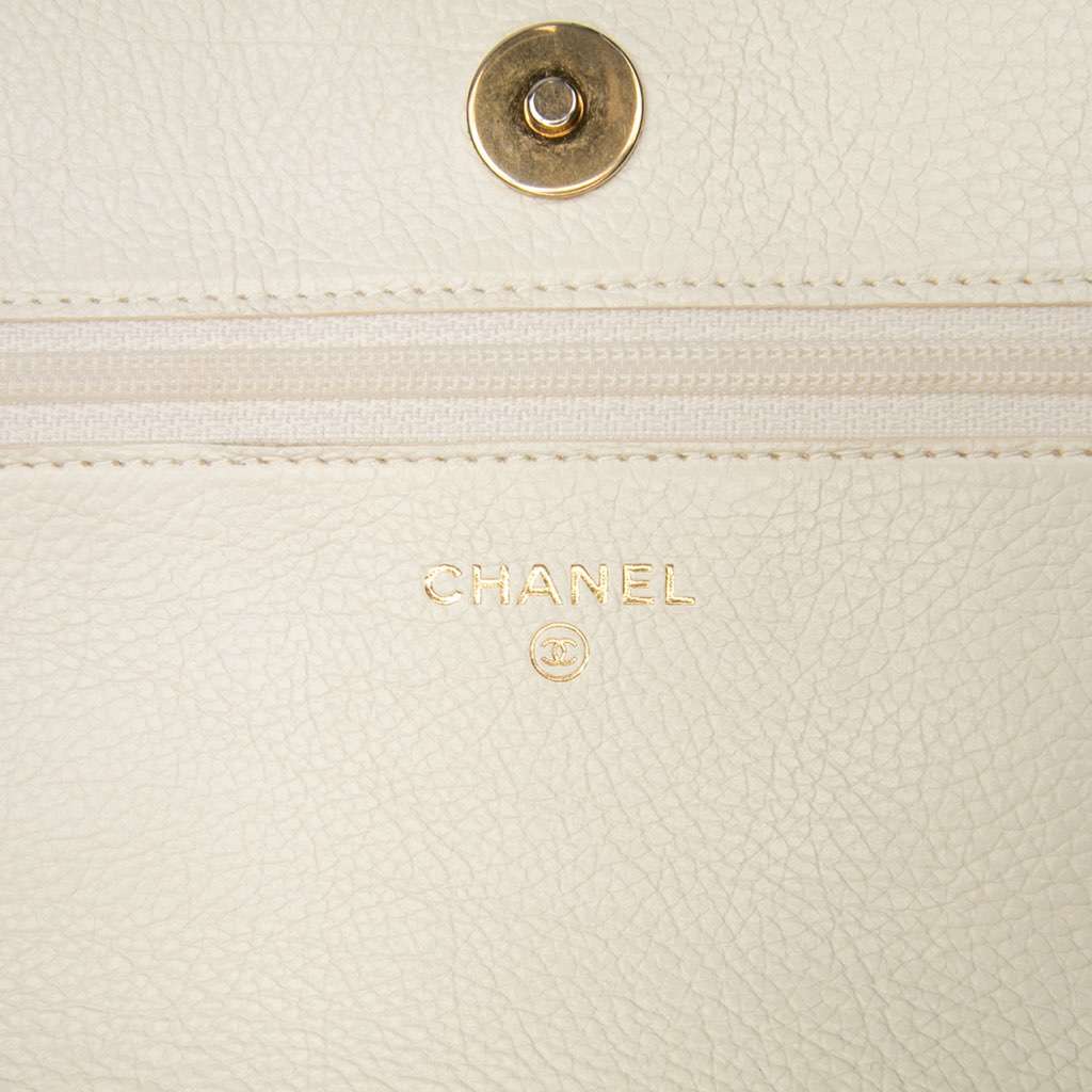 Chanel Calfskin Crochet 19 Wallet On Chain White Leather Good - Box View