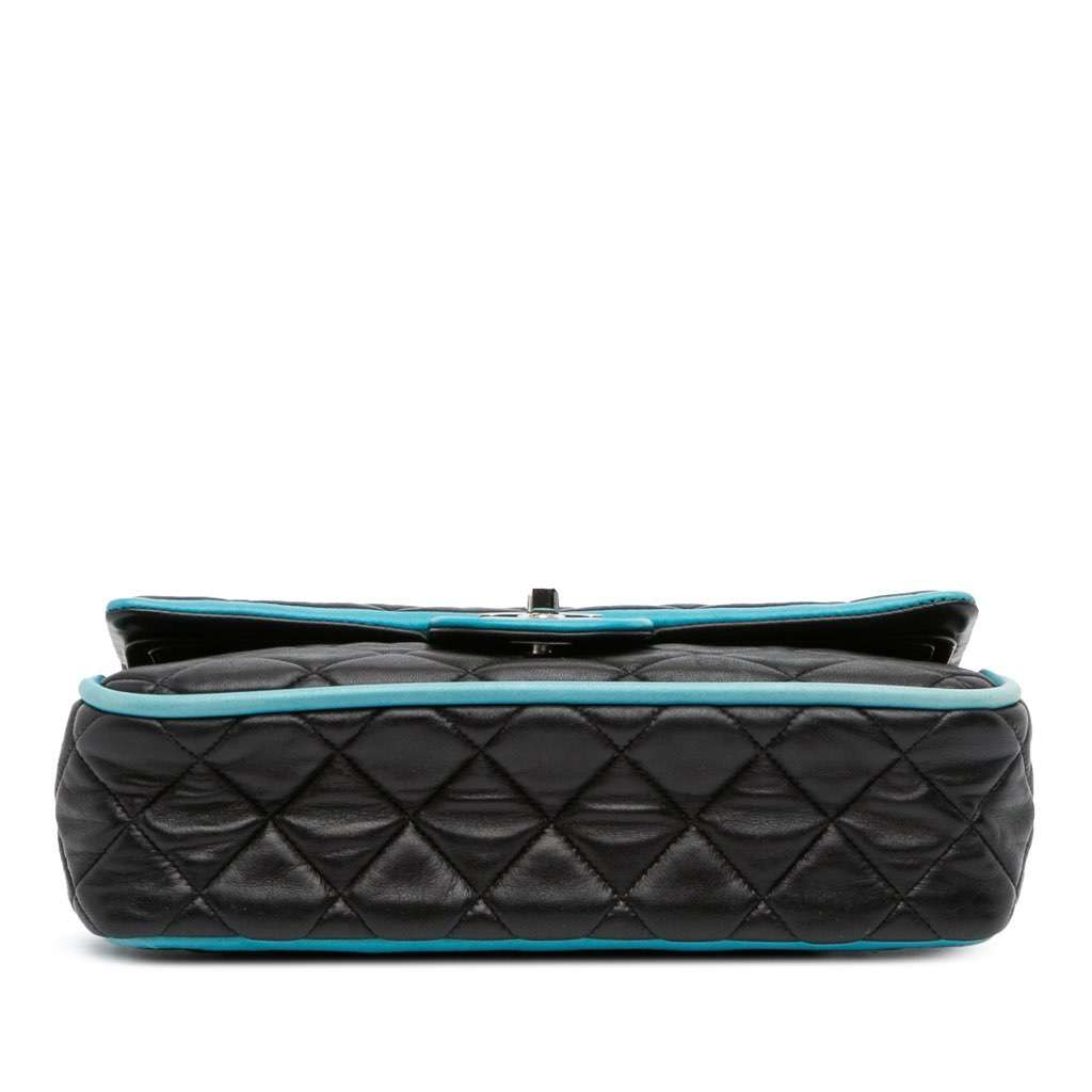 Chanel Medium Classic Bicolor Quilted Lambskin Double Flap Black Leather Very good condition - Inside View